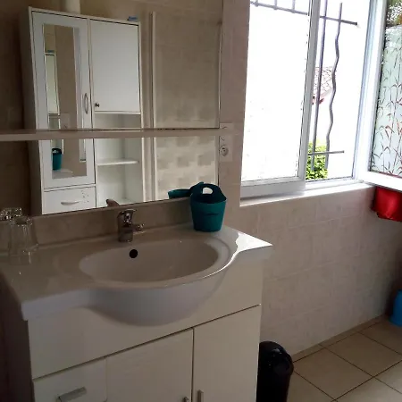 Etxe Xuri * أوسْ