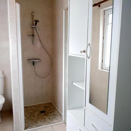 Etxe Xuri بيت للعطل *